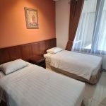 TWIN BEDROOM
